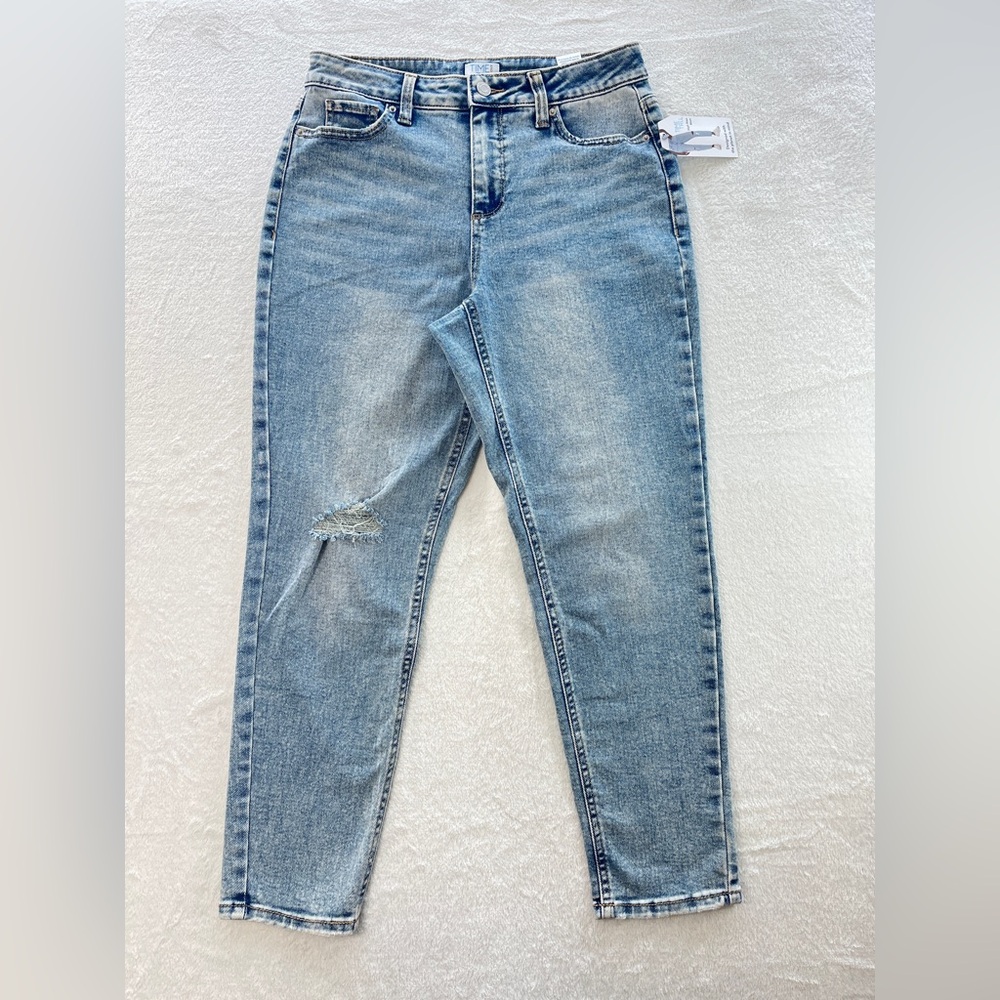 NWT Time and Tru Light Blue MOM Jeans size 6